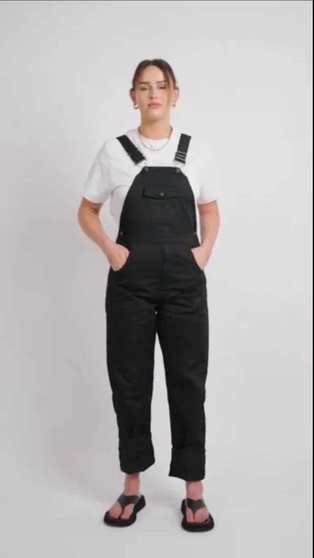 Influencer-style product demo for D2C fashion brand