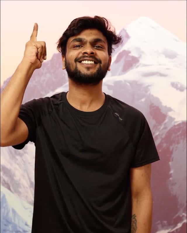 Influencer-style product demo for D2C fashion brand